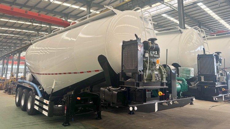 3 Axle 35 CBM Dry Bulk Cement Tanker Truck for Sale in Panama